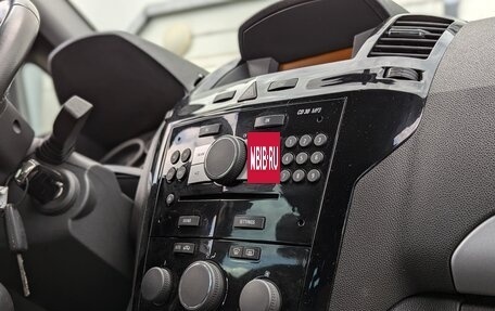 Opel Zafira B, 2011 год, 750 000 рублей, 25 фотография