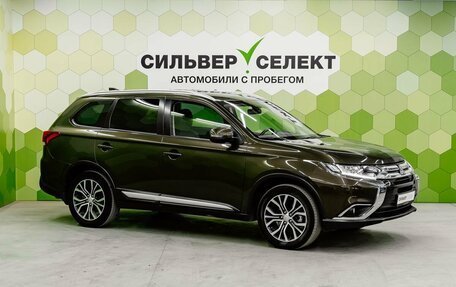 Mitsubishi Outlander III рестайлинг 3, 2018 год, 2 200 000 рублей, 5 фотография