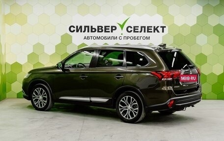 Mitsubishi Outlander III рестайлинг 3, 2018 год, 2 200 000 рублей, 6 фотография
