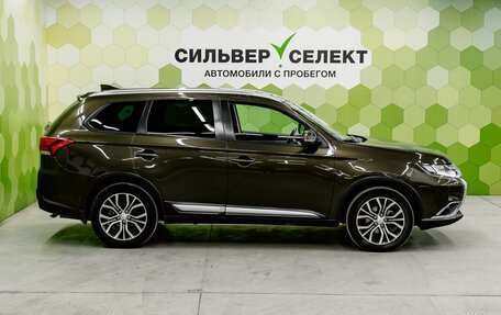 Mitsubishi Outlander III рестайлинг 3, 2018 год, 2 200 000 рублей, 8 фотография