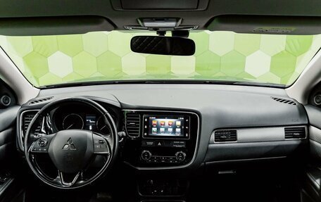 Mitsubishi Outlander III рестайлинг 3, 2018 год, 2 200 000 рублей, 13 фотография