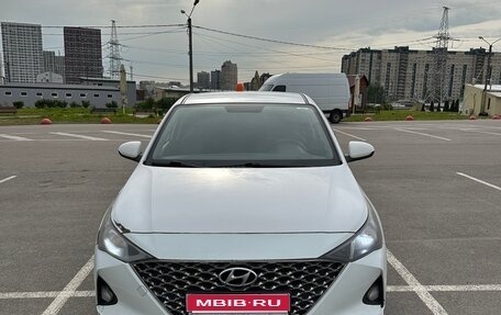 Hyundai Solaris II рестайлинг, 2021 год, 1 250 000 рублей, 1 фотография