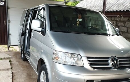Volkswagen Multivan T5, 2004 год, 2 200 000 рублей, 1 фотография