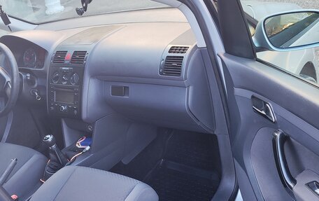 Volkswagen Touran III, 2006 год, 750 000 рублей, 14 фотография
