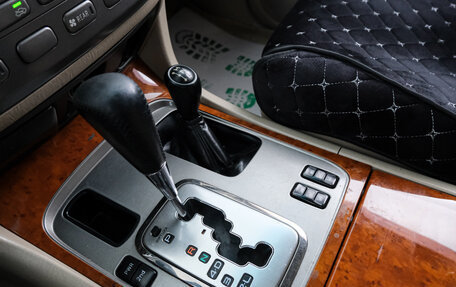 Toyota Land Cruiser 100 рестайлинг 2, 2005 год, 2 599 000 рублей, 16 фотография