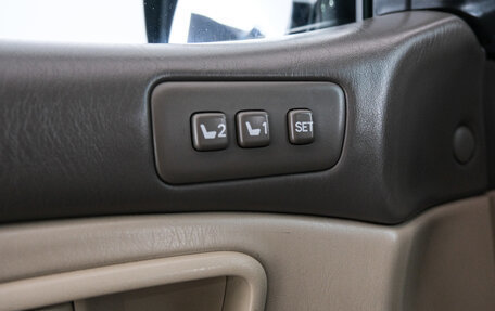 Toyota Land Cruiser 100 рестайлинг 2, 2005 год, 2 599 000 рублей, 19 фотография