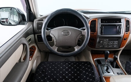 Toyota Land Cruiser 100 рестайлинг 2, 2005 год, 2 599 000 рублей, 14 фотография