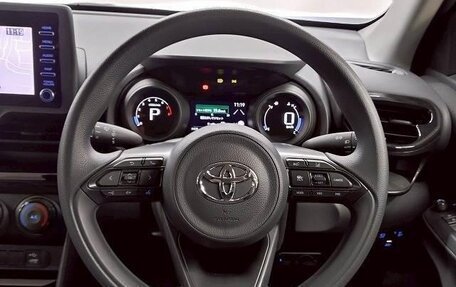 Toyota Yaris Cross, 2021 год, 1 880 000 рублей, 6 фотография