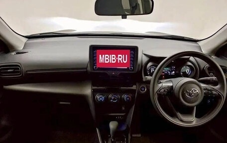 Toyota Yaris Cross, 2021 год, 1 880 000 рублей, 5 фотография