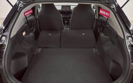 Toyota Yaris Cross, 2021 год, 1 880 000 рублей, 7 фотография