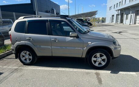 Chevrolet Niva I рестайлинг, 2017 год, 735 000 рублей, 1 фотография