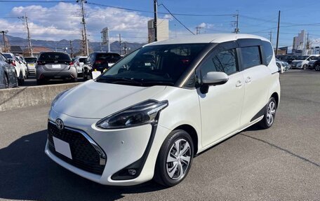 Toyota Sienta II, 2022 год, 1 220 000 рублей, 1 фотография
