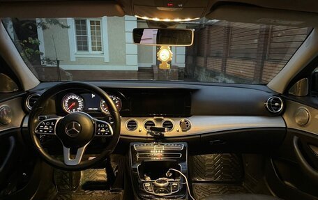 Mercedes-Benz E-Класс, 2018 год, 2 250 000 рублей, 4 фотография