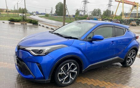 Toyota C-HR I рестайлинг, 2019 год, 2 350 000 рублей, 3 фотография