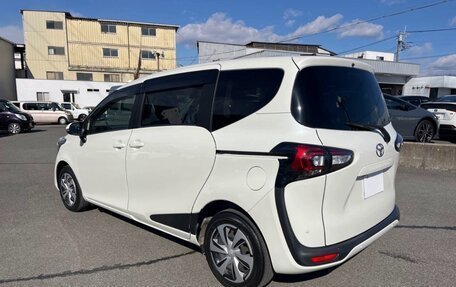 Toyota Sienta II, 2022 год, 1 220 000 рублей, 7 фотография