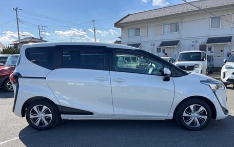 Toyota Sienta II, 2022 год, 1 220 000 рублей, 4 фотография
