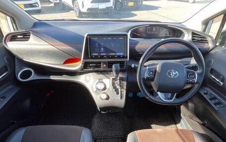 Toyota Sienta II, 2022 год, 1 220 000 рублей, 14 фотография
