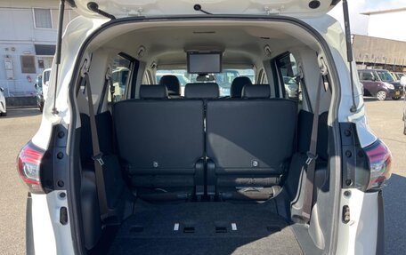 Toyota Sienta II, 2022 год, 1 220 000 рублей, 10 фотография
