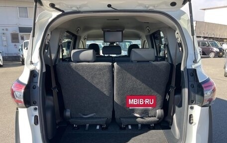 Toyota Sienta II, 2022 год, 1 220 000 рублей, 9 фотография