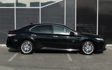 Toyota Camry, 2019 год, 3 380 000 рублей, 5 фотография