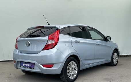 Hyundai Solaris II рестайлинг, 2011 год, 840 000 рублей, 4 фотография