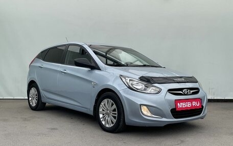 Hyundai Solaris II рестайлинг, 2011 год, 840 000 рублей, 2 фотография