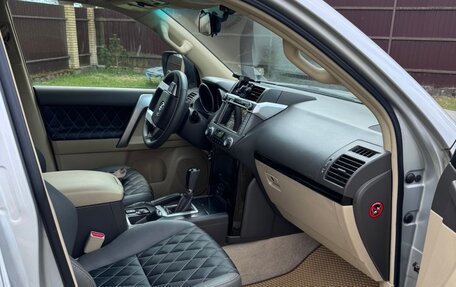 Toyota Land Cruiser Prado 150 рестайлинг 2, 2016 год, 3 900 000 рублей, 11 фотография