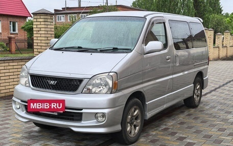 Toyota Regius, 2001 год, 1 400 000 рублей, 13 фотография