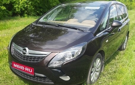 Opel Zafira C рестайлинг, 2015 год, 1 340 000 рублей, 1 фотография