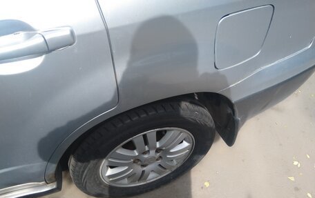 Mitsubishi Outlander III рестайлинг 3, 2006 год, 700 000 рублей, 2 фотография
