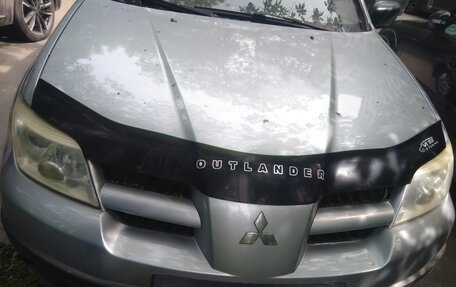 Mitsubishi Outlander III рестайлинг 3, 2006 год, 700 000 рублей, 7 фотография
