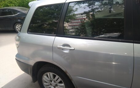 Mitsubishi Outlander III рестайлинг 3, 2006 год, 700 000 рублей, 9 фотография
