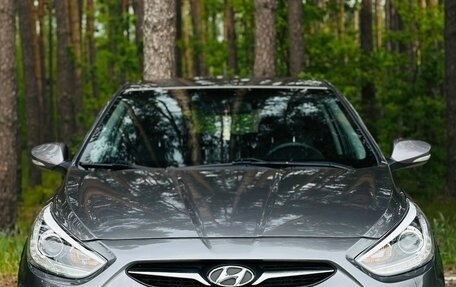 Hyundai Solaris II рестайлинг, 2013 год, 828 000 рублей, 2 фотография