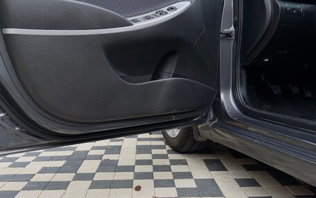Hyundai Solaris II рестайлинг, 2013 год, 828 000 рублей, 28 фотография