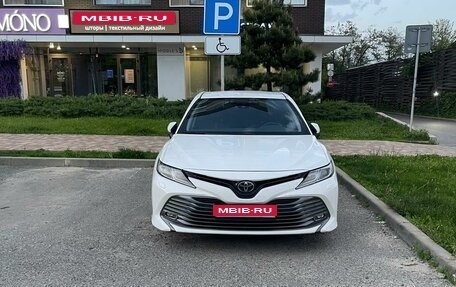 Toyota Camry, 2018 год, 2 700 000 рублей, 1 фотография