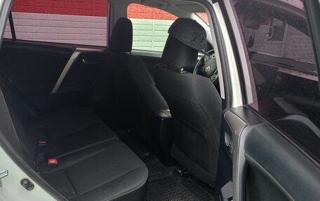 Toyota RAV4, 2015 год, 1 650 000 рублей, 8 фотография