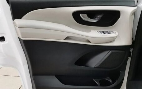 Mercedes-Benz V-Класс, 2018 год, 3 250 000 рублей, 10 фотография