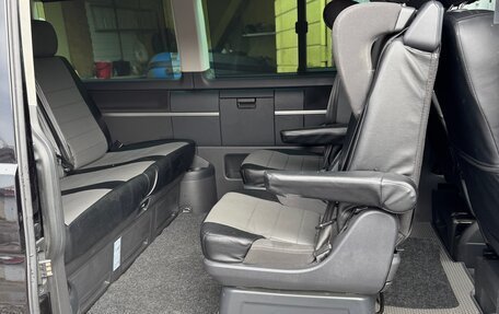 Volkswagen Multivan T6 рестайлинг, 2019 год, 5 600 000 рублей, 13 фотография
