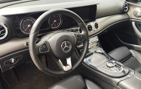 Mercedes-Benz E-Класс, 2016 год, 2 500 000 рублей, 8 фотография