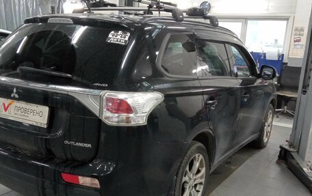 Mitsubishi Outlander III рестайлинг 3, 2013 год, 1 225 000 рублей, 3 фотография