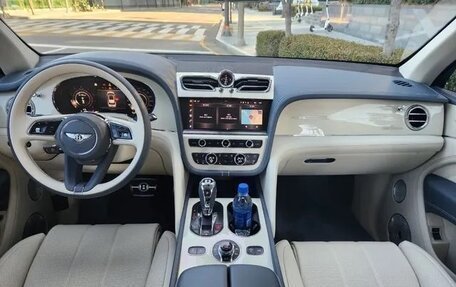 Bentley Bentayga I, 2024 год, 35 100 000 рублей, 8 фотография
