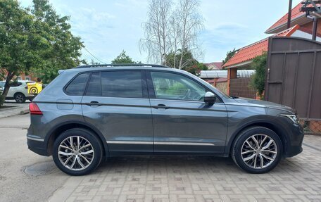 Volkswagen Tiguan II, 2021 год, 3 800 000 рублей, 2 фотография