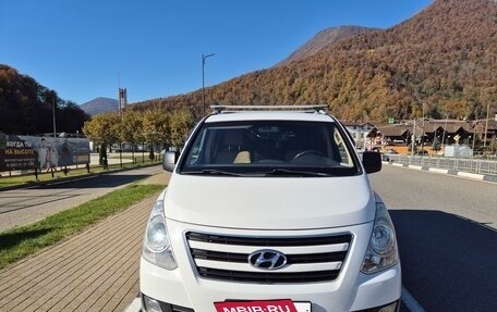 Hyundai H-1 II рестайлинг, 2016 год, 1 690 000 рублей, 13 фотография