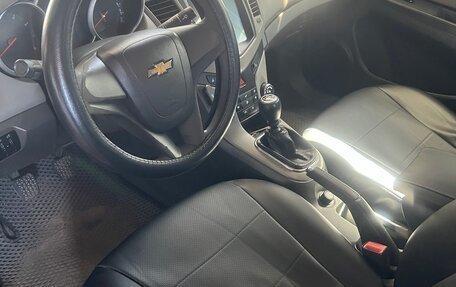 Chevrolet Cruze II, 2010 год, 550 000 рублей, 7 фотография