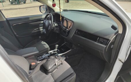 Mitsubishi Outlander III рестайлинг 3, 2019 год, 2 600 000 рублей, 36 фотография