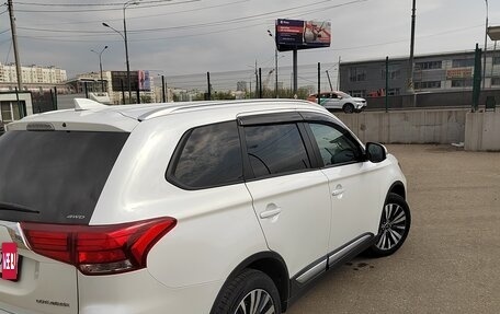 Mitsubishi Outlander III рестайлинг 3, 2019 год, 2 600 000 рублей, 33 фотография