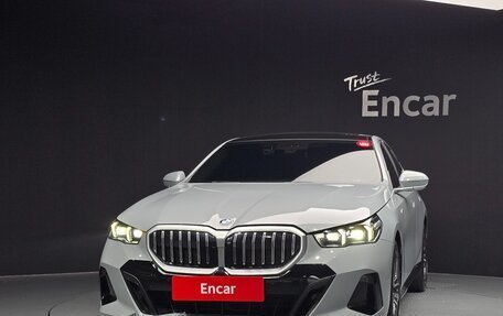 BMW 5 серия, 2024 год, 6 200 000 рублей, 3 фотография