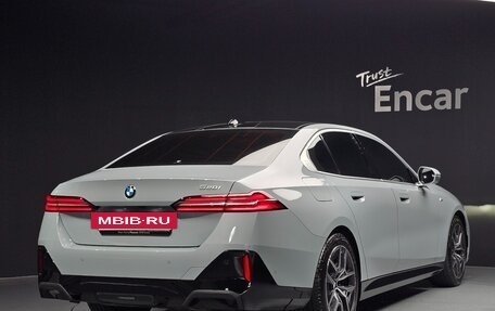 BMW 5 серия, 2024 год, 6 200 000 рублей, 2 фотография