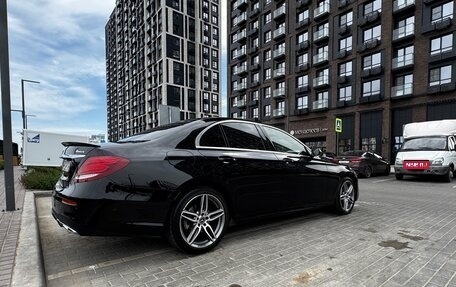 Mercedes-Benz E-Класс, 2018 год, 3 600 000 рублей, 5 фотография