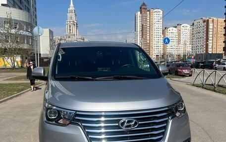 Hyundai Grand Starex Grand Starex I рестайлинг 2, 2020 год, 4 200 000 рублей, 2 фотография